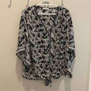 Max Studio Black and Tan Feather Print Blouse
- no size tag. Looks to be 2x
